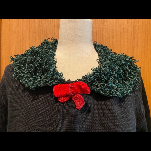 Christmas Berek 🎄 Sweater Wreaths and Bows- Button Down - Picture 5 of 6
